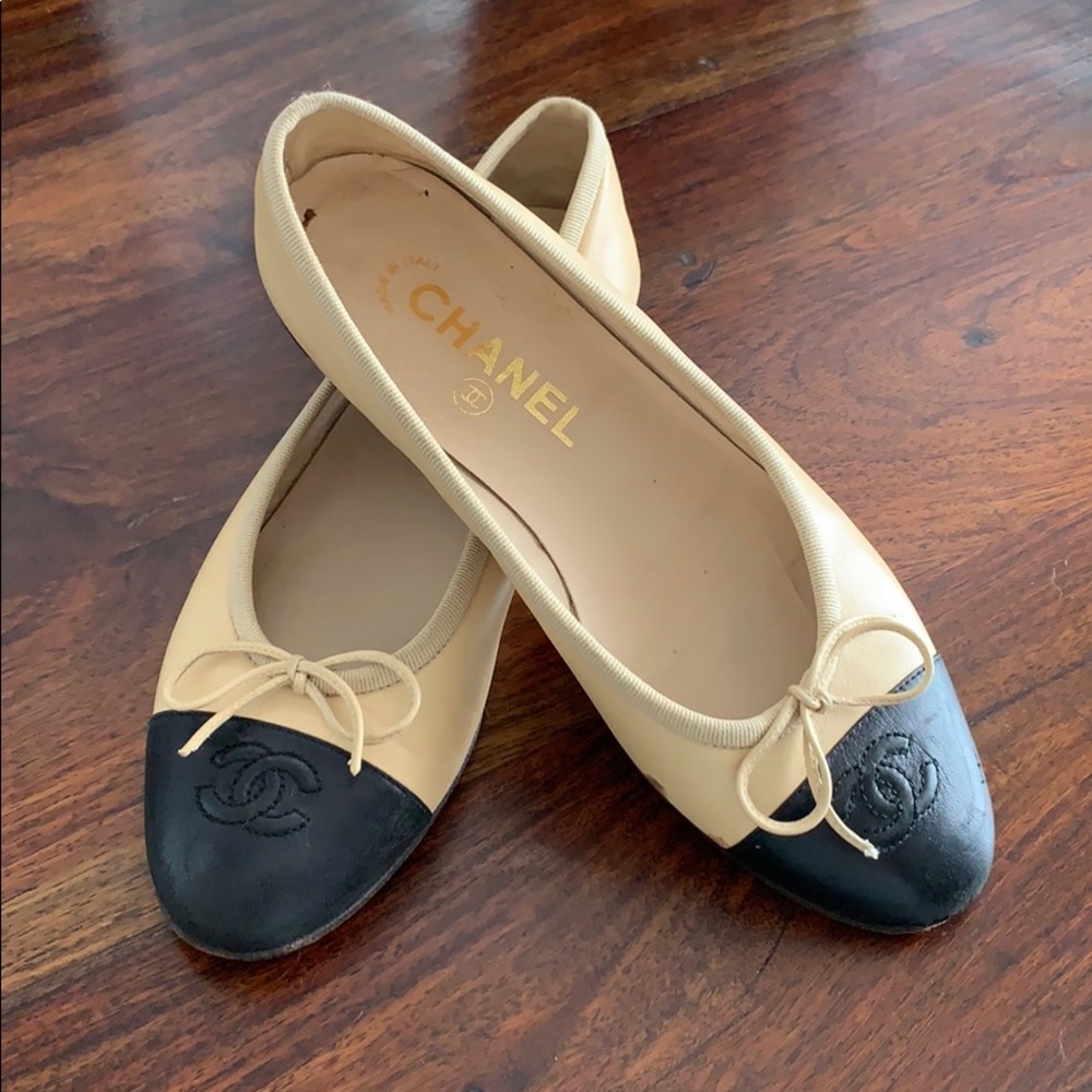 CHANEL Tan & Black Ballerina Flats